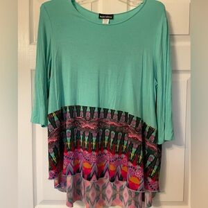 BoutiqueBlouse with hi/lo length